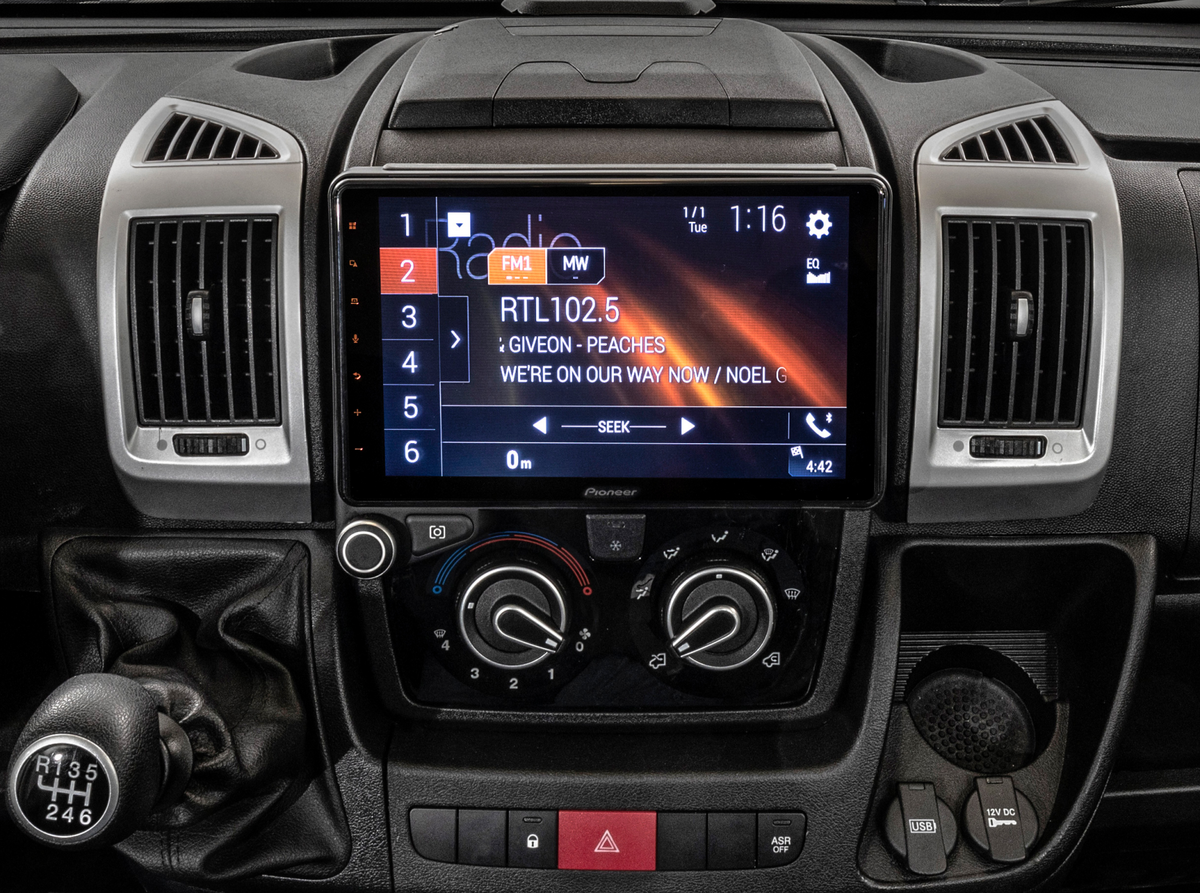 Pioneer AVIC-Z1000D33-CHU, Bilstereo för Ducato 7 Camper med HUD