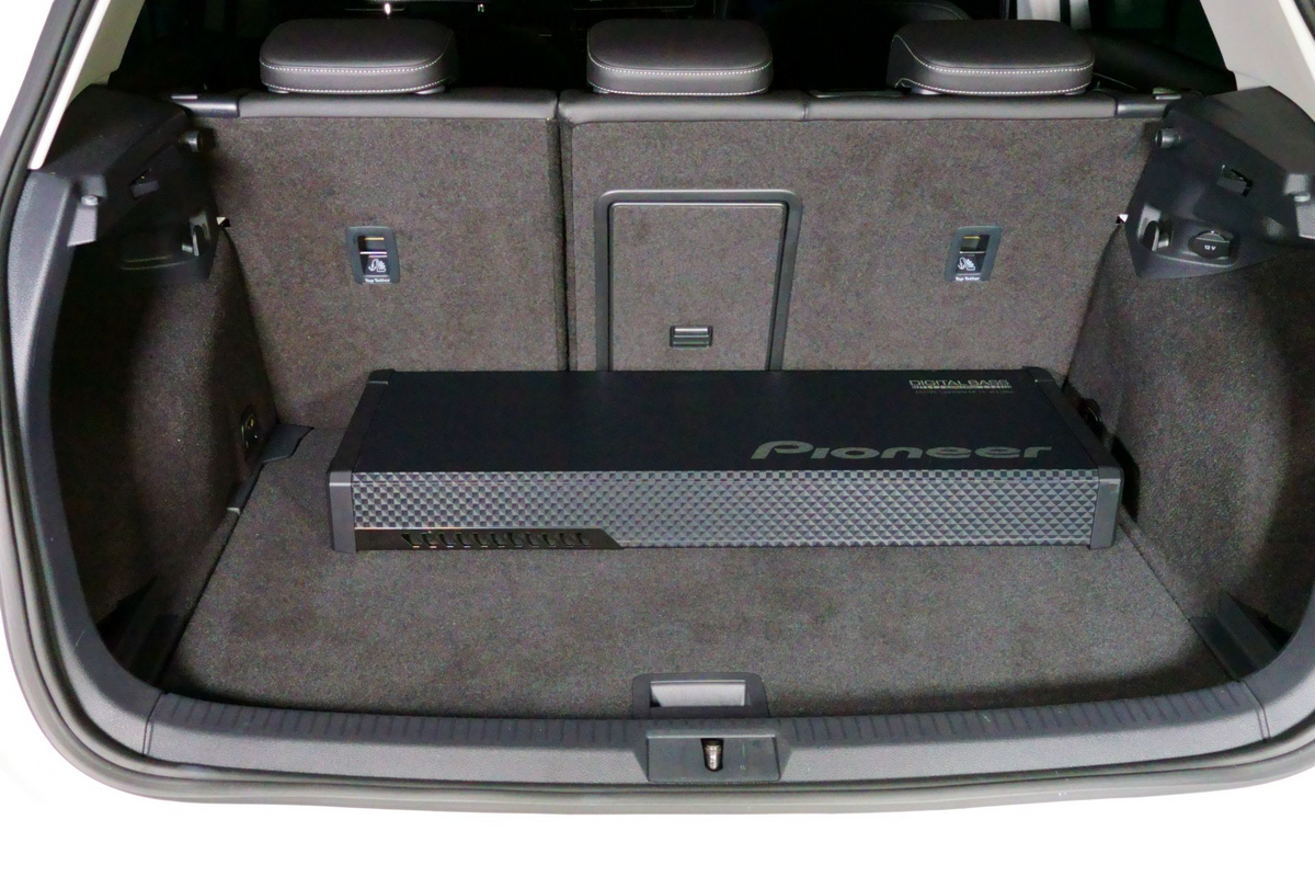 Pioneer TS-WX70DA, platt hornlåda med klass D-teknik